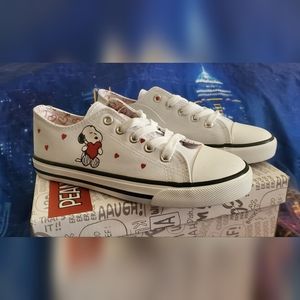 Peanuts Snoopy shoe NWT